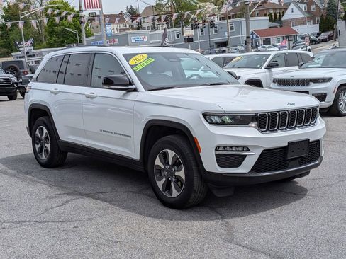 Used 2023 Jeep Grand Cherokee 4WD 4xe image 4