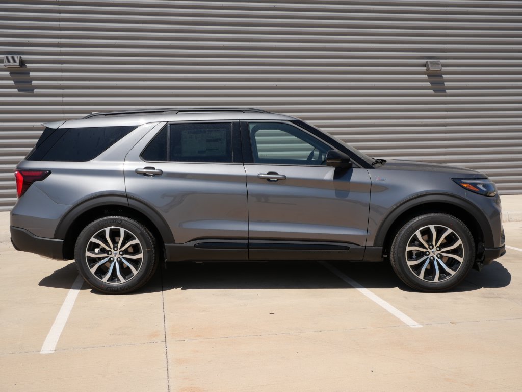 New 2026 Ford Explorer ST-Line AWD/4WD image 2