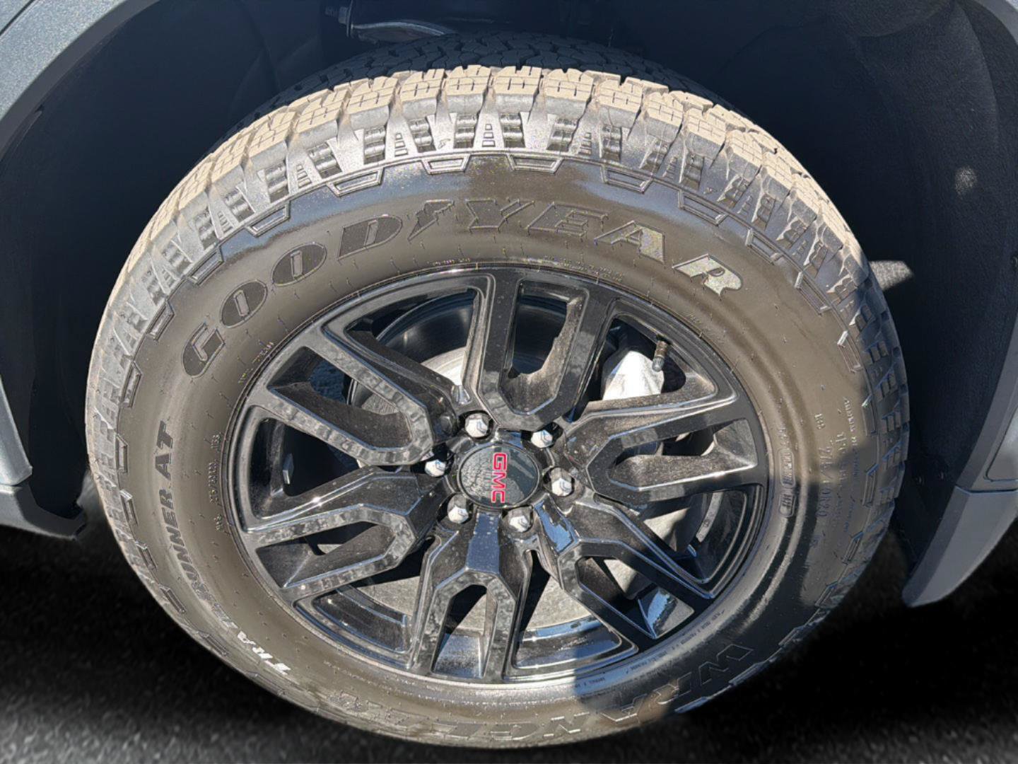 Used 2026 GMC Sierra 1500 Elevation w/ Elevation Premium Package AWD/4WD image 9