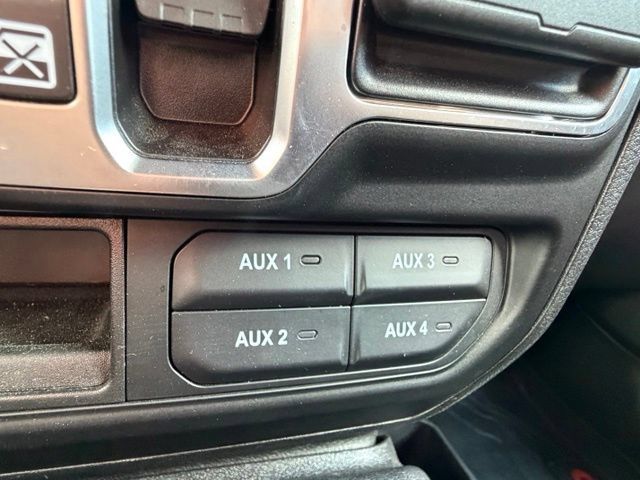 Used 2025 Jeep Gladiator Sport AWD/4WD image 20