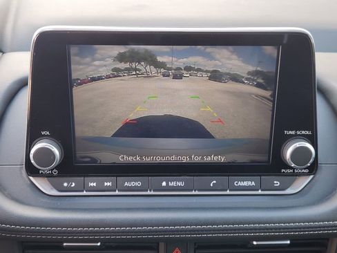 Used 2024 Nissan Rogue SV image 13