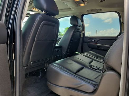 Used 2014 Chevrolet Suburban LTZ RWD image 12
