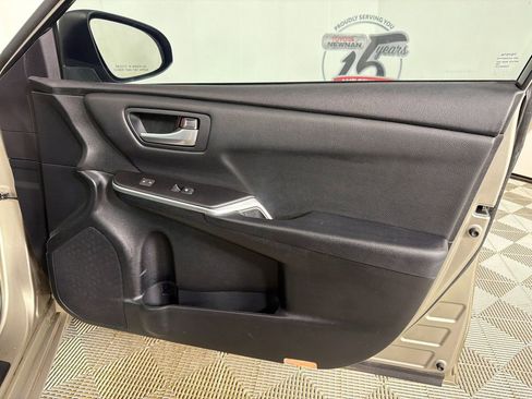 Used 2015 Toyota Camry SE image 14
