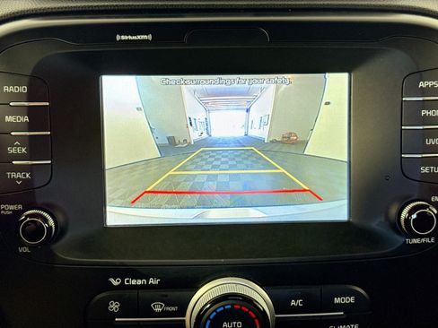 Used 2018 Kia Soul + FWD image 25