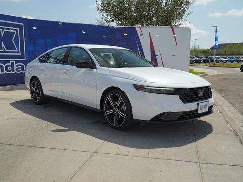 Used 2026 Honda Accord SE image 3