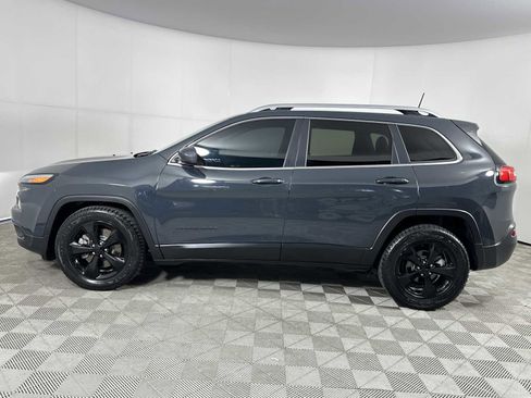 Used 2018 Jeep Cherokee Limited FWD image 5