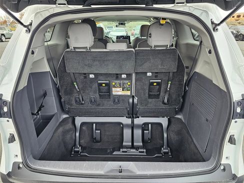 Used 2021 Toyota Sienna LE image 14
