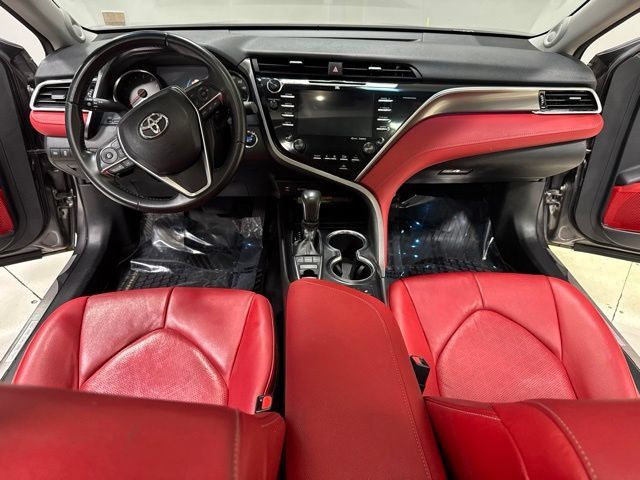 Used 2018 Toyota Camry XSE FWD image 3
