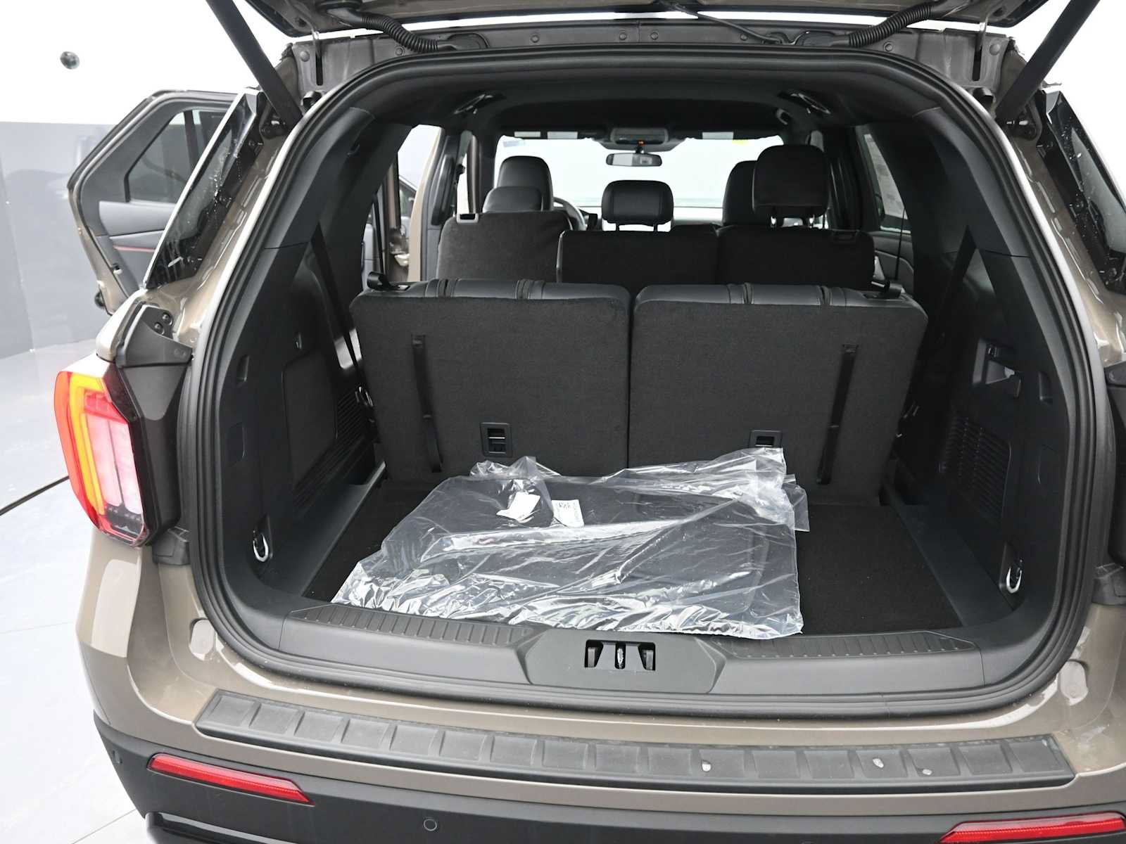 New 2026 Ford Explorer ST-Line w/ ST-Line Street Pack AWD/4WD image 20