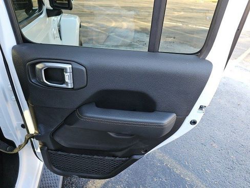 Used 2021 Jeep Wrangler Unlimited Sahara image 17