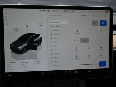 Used 2022 Tesla Model Y Long Range image 23