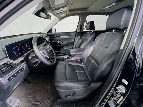 Certified 2024 Kia Telluride EX w/ EX Captain's Chair Package FWD image 14