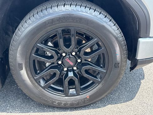 Used 2023 GMC Sierra 1500 Elevation w/ Preferred Package AWD/4WD image 9
