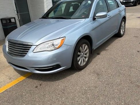 Used 2012 Chrysler 200 Touring FWD image 13
