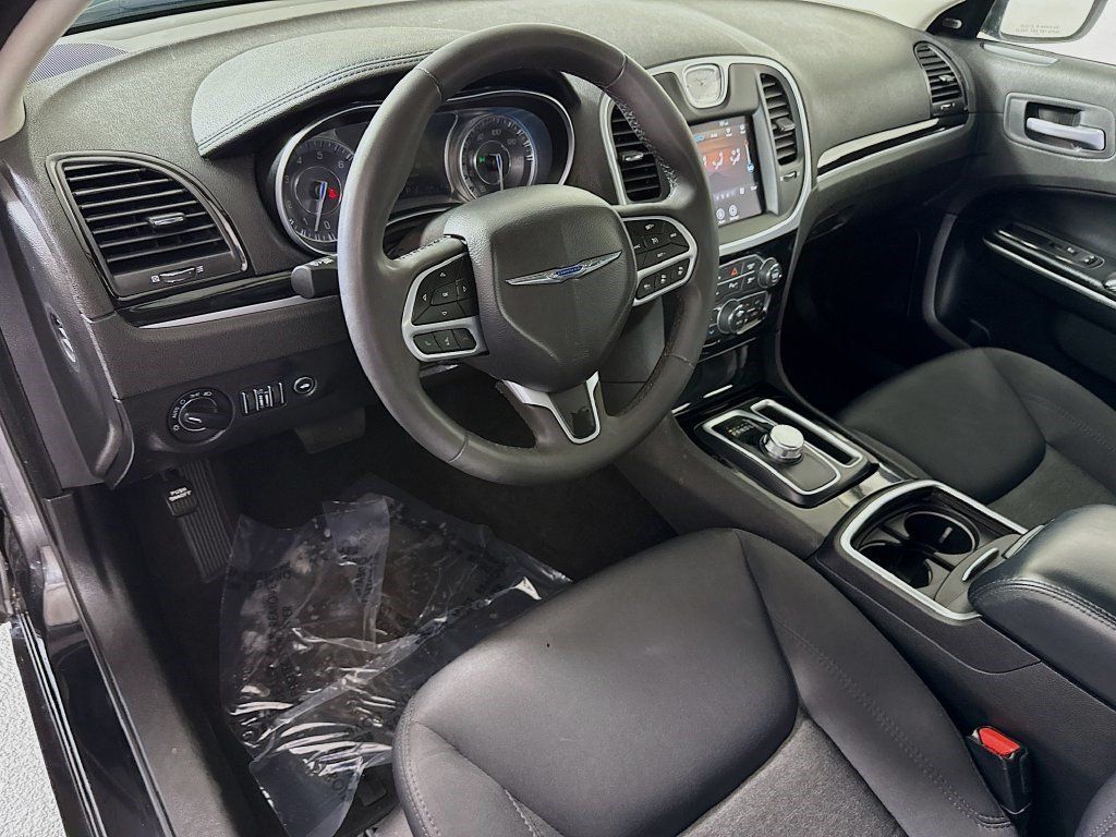 Used 2023 Chrysler 300 Touring w/ Safetytec Plus Group RWD image 22