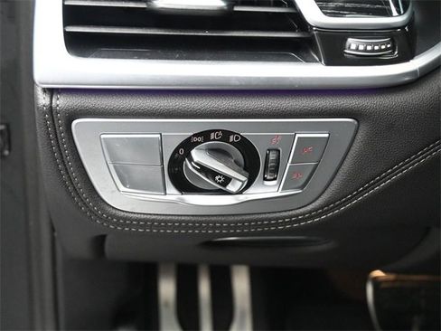 Used 2022 BMW 740i xDrive w/ M Sport Package image 31