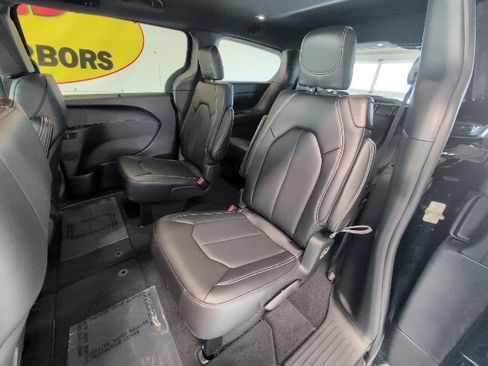 New 2026 Chrysler Pacifica Select image 28