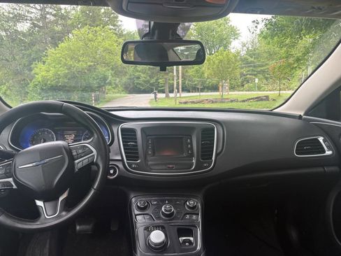 Used 2015 Chrysler 200 Limited w/ Convenience Group FWD image 17