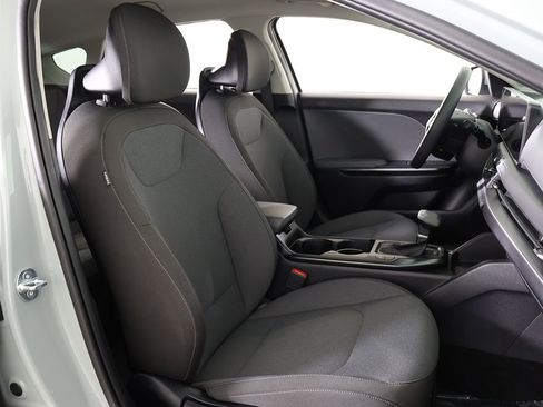 Used 2025 Kia K4 LXS image 28
