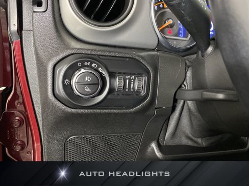 Used 2021 Jeep Gladiator Willys image 23