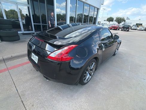 Used 2017 Nissan 370Z Coupe RWD image 7
