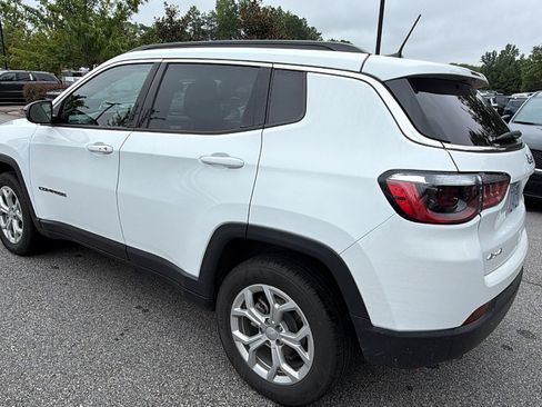 Used 2024 Jeep Compass Latitude AWD/4WD image 10