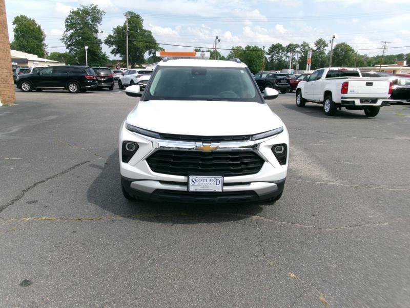 Used 2025 Chevrolet TrailBlazer LT AWD/4WD image 3