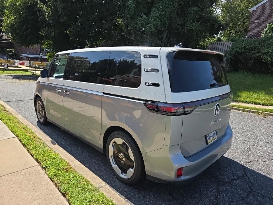 Certified 2025 Volkswagen ID. Buzz Pro S Plus RWD image 5