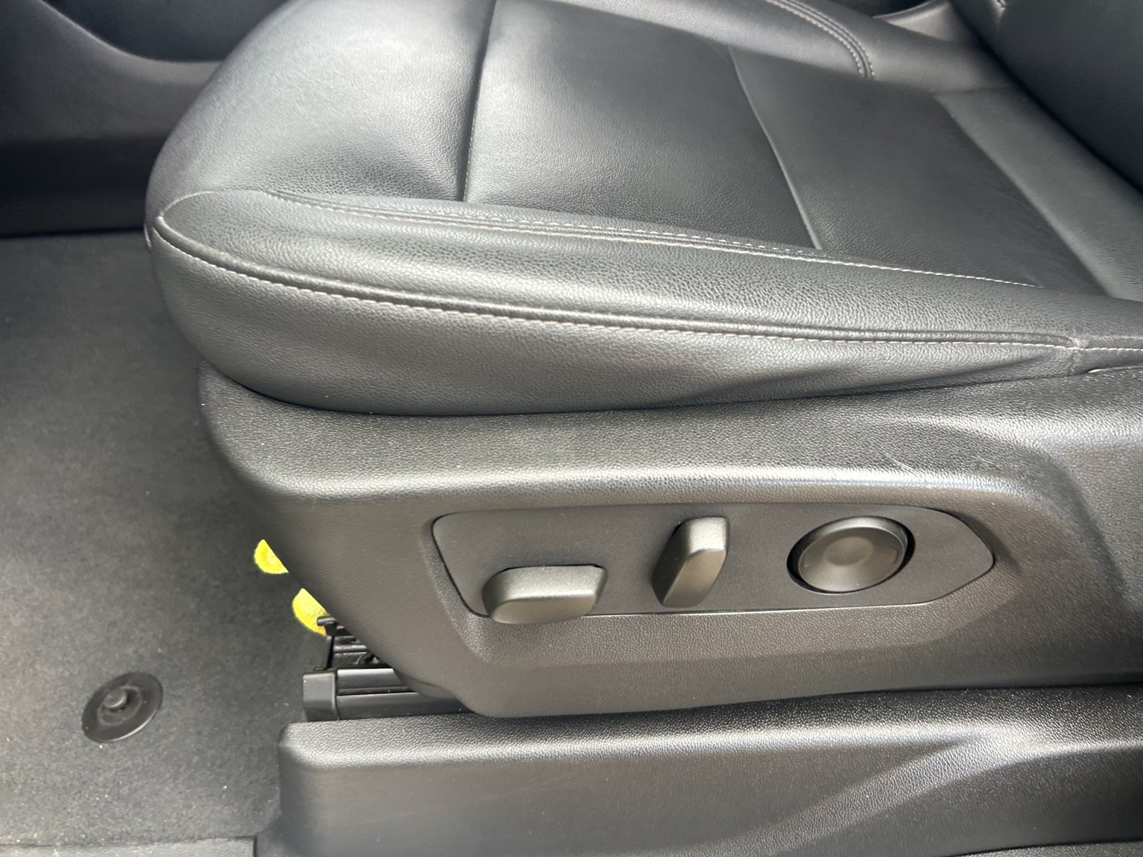 Used 2024 Chevrolet Suburban LT RWD image 30