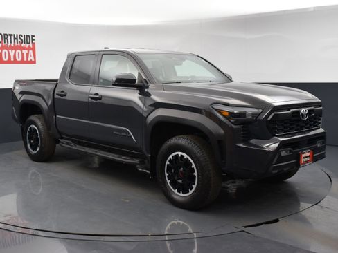Used 2024 Toyota Tacoma TRD Off-Road image 6