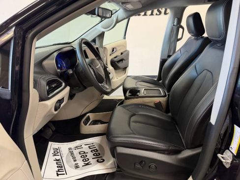 Used 2024 Chrysler Pacifica Limited FWD image 10