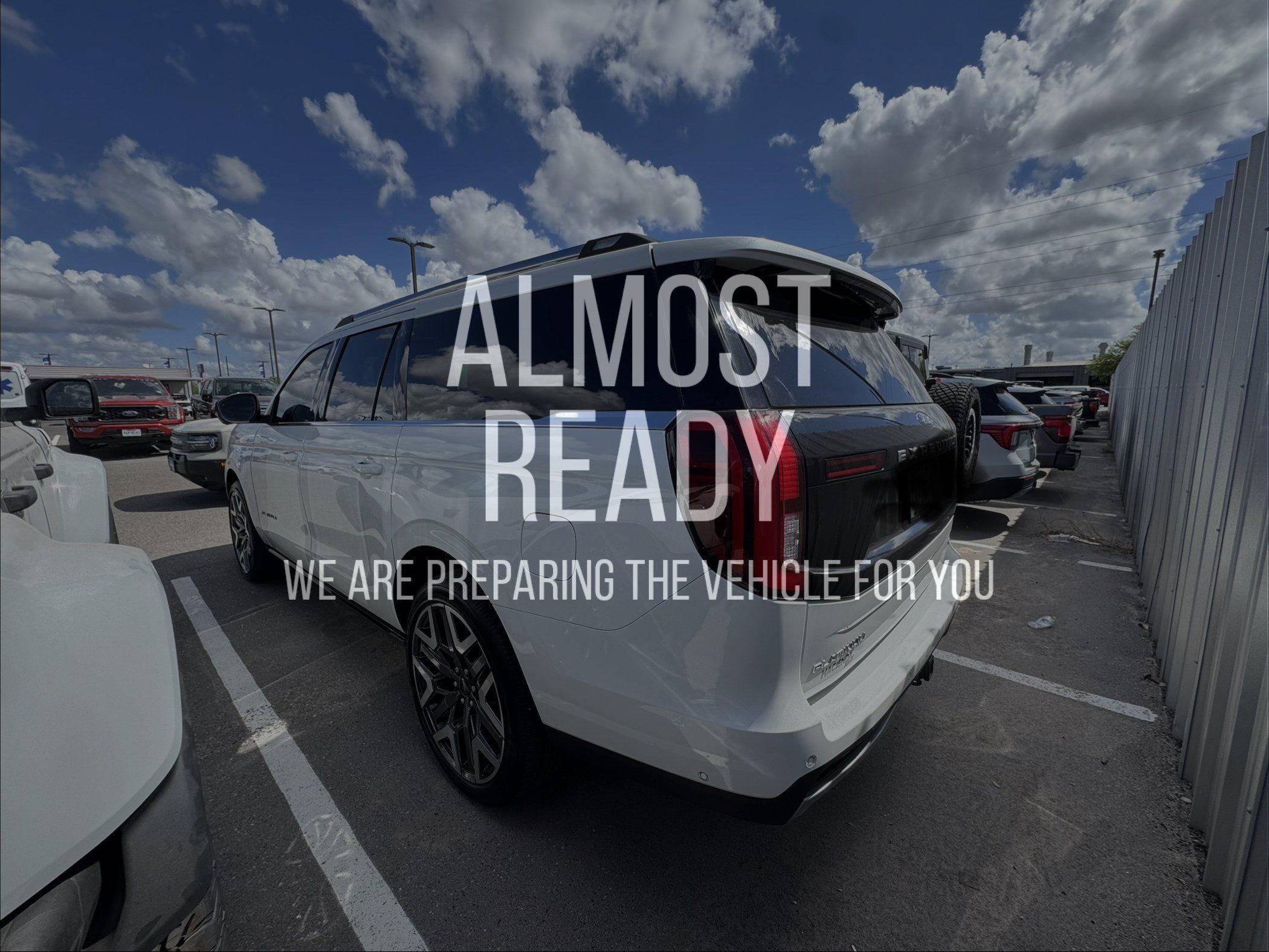 Used 2025 Ford Expedition Max Platinum w/ Platinum Ultimate Package AWD/4WD image 3