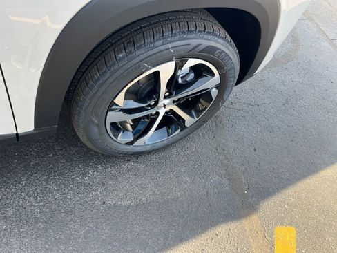 New 2026 Chevrolet Trax RS w/ Sunroof Package image 31