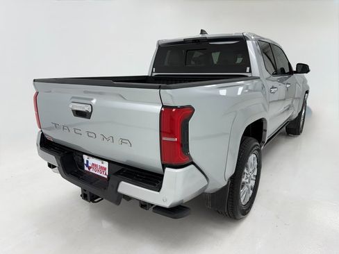 Used 2025 Toyota Tacoma Limited image 40