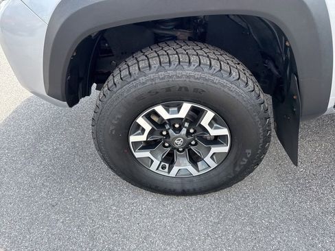 Used 2021 Toyota Tacoma TRD Off-Road w/ Technology Package AWD/4WD image 10