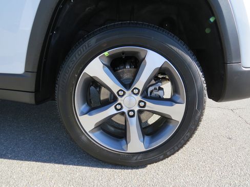 New 2026 Jeep Grand Cherokee Limited image 12