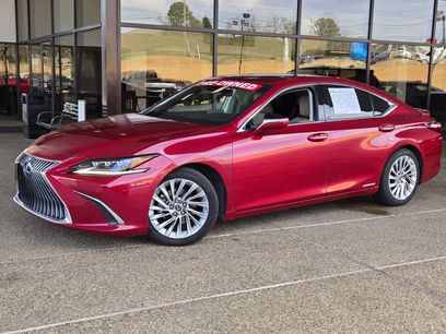 Used 2020 Lexus ES 300h Ultra Luxury w/ Accessory Package 2
