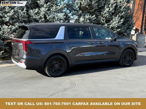 Used 2025 Kia Carnival image 8