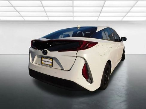 Used 2018 Toyota Prius Prime Advanced image 5