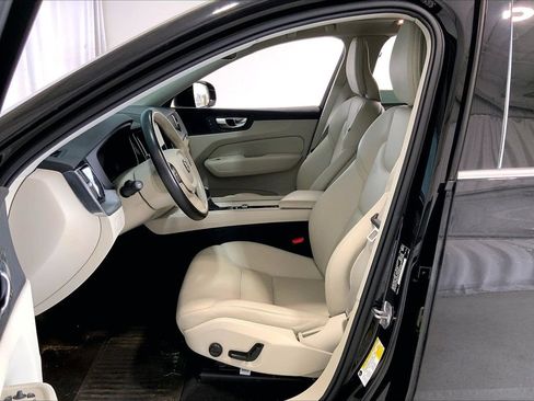 Used 2021 Volvo XC60 T5 Momentum w/ Protection Package Premier FWD image 15