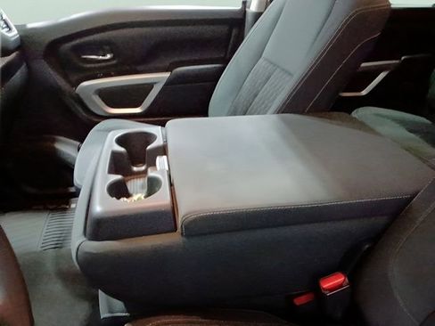 Used 2019 Nissan Titan SV AWD/4WD image 17