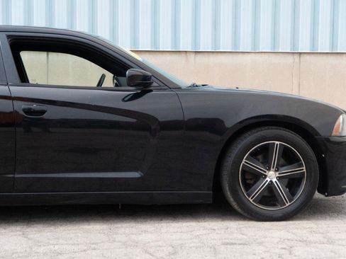Used 2013 Dodge Charger SE RWD image 11