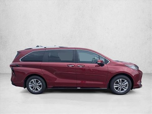 Used 2026 Toyota Sienna Limited AWD/4WD image 4