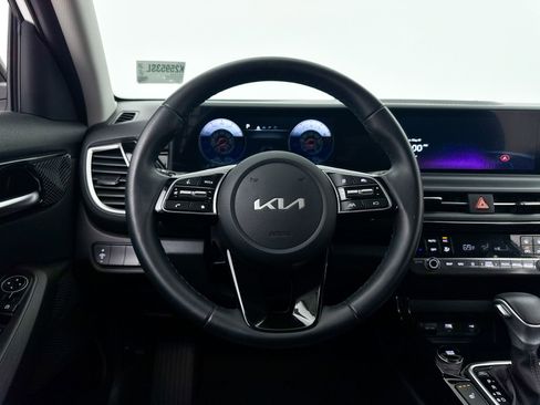 Certified 2024 Kia Seltos X-Line AWD/4WD image 3