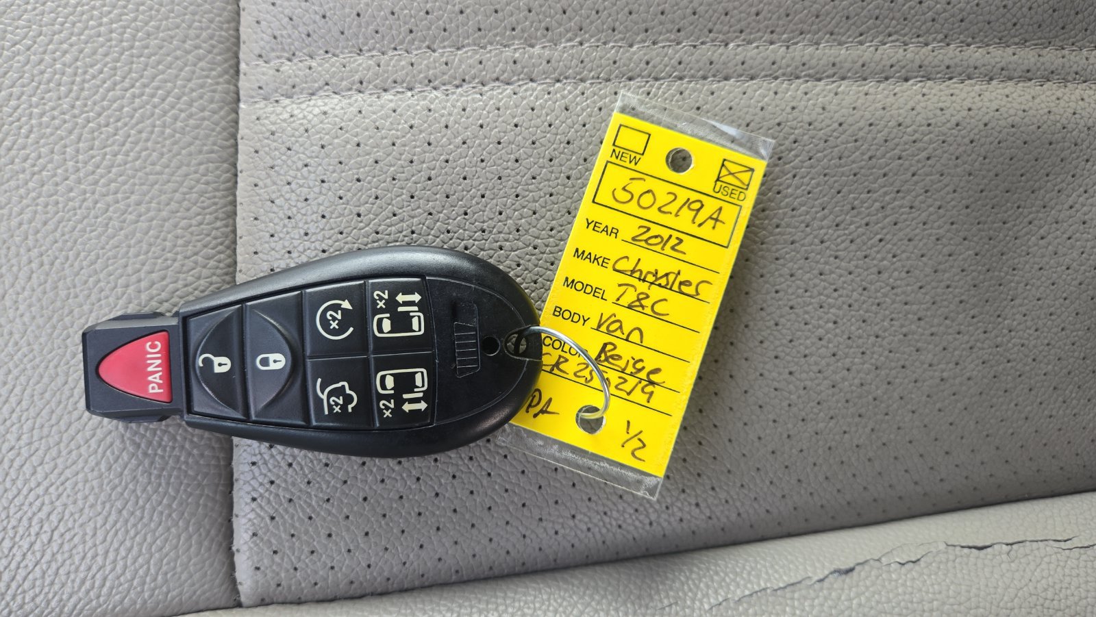 Used 2012 Chrysler Town & Country Touring-L w/ Entertainment Group #2 FWD image 29