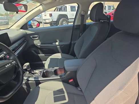 Used 2025 Kia K4 FWD image 9
