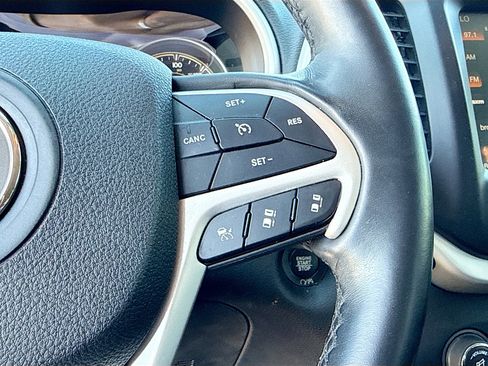 Used 2018 Jeep Cherokee Trailhawk w/ Quick Order Package 27L image 36