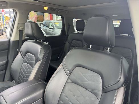 Used 2024 Nissan Pathfinder Platinum image 22