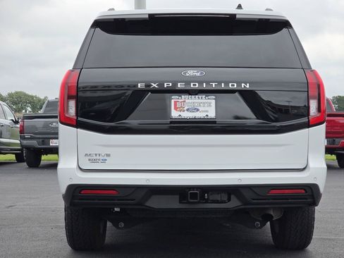 Used 2025 Ford Expedition Active AWD/4WD image 18