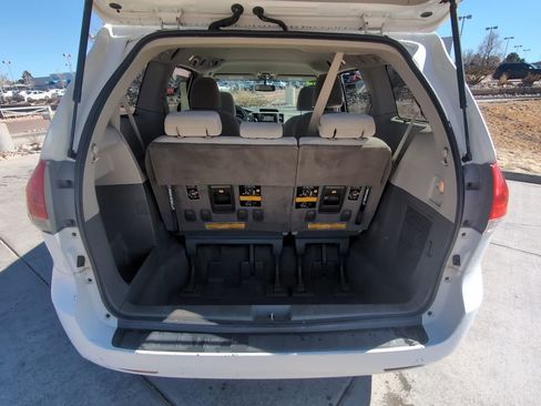 Used 2013 Toyota Sienna LE w/ Towing Pkg image 27